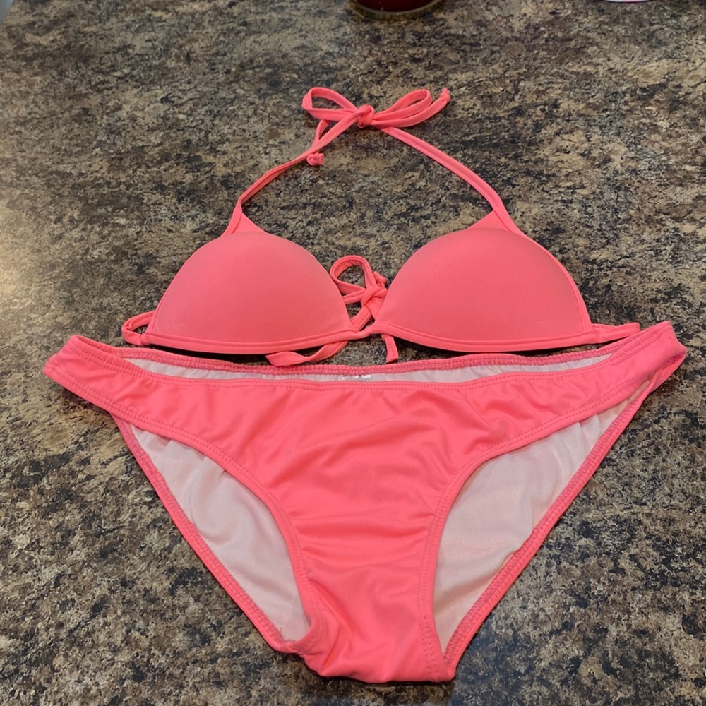 Women’s pink bikini size medium